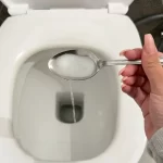Scented bath for many days: just pour these 2 ingredients into the toilet